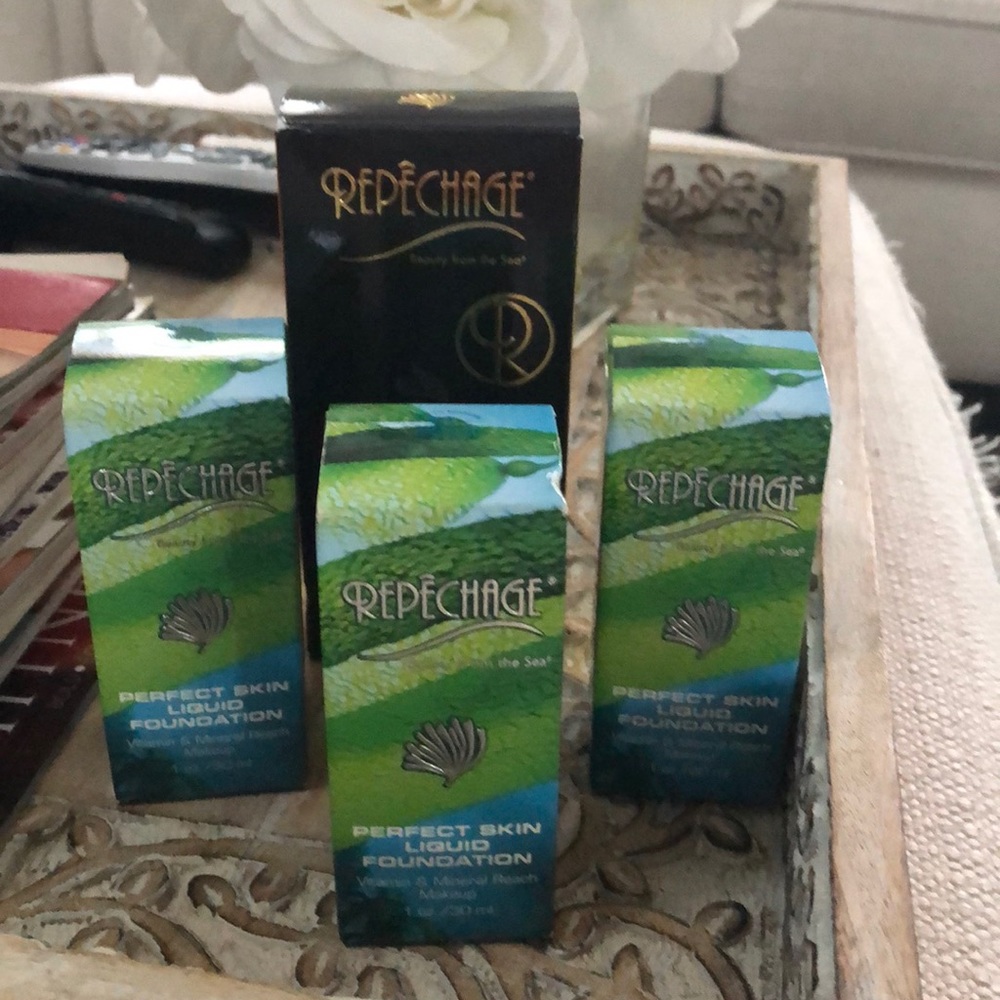 Repechage liquid foundation (only two left)